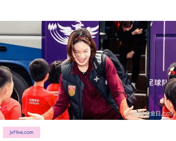 中国女足5比1大胜泰国女足邵子钦帽子戏法张馨轰超级世界波